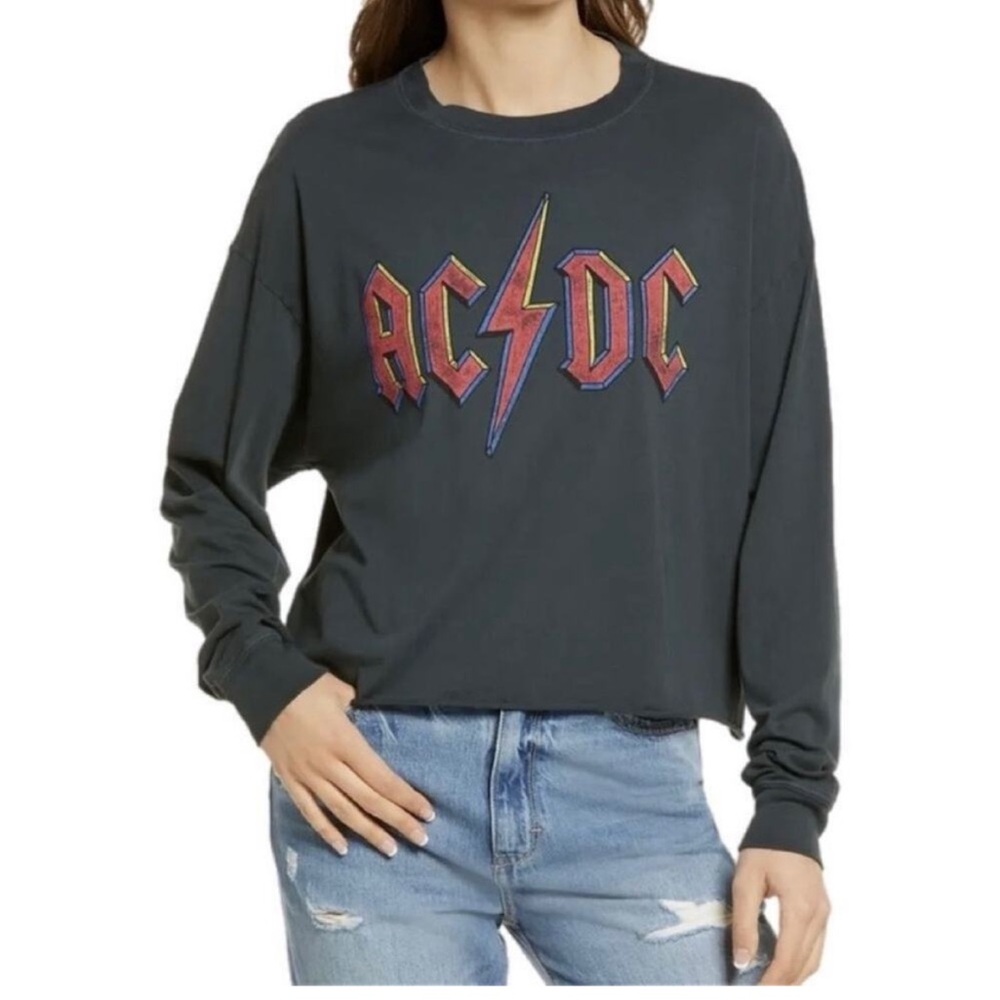 Daydreamer AC/DC Cropped Long Sleeve
Tee sz large NWT